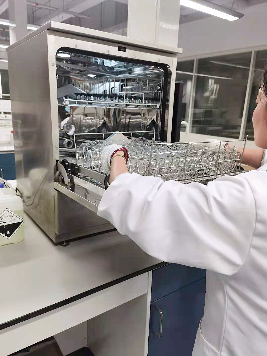 國際貿(mào)易持續(xù)發(fā)展，喜瓶者洗瓶機(jī)如何幫助海關(guān)減輕檢測工作