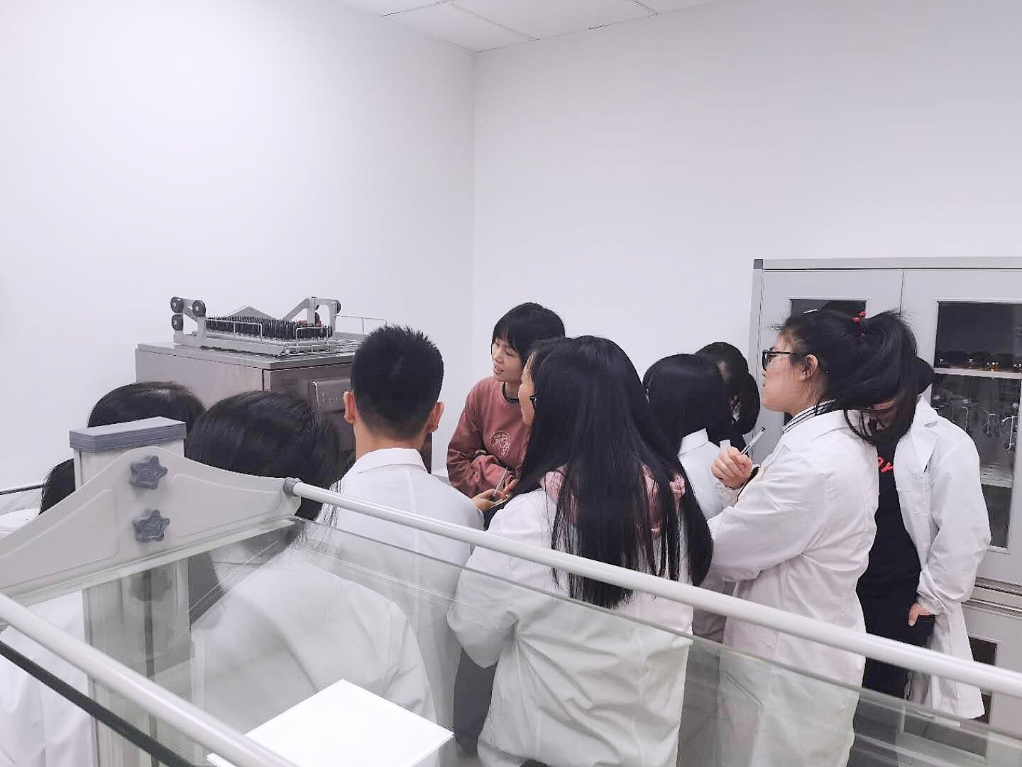 實(shí)驗(yàn)室洗瓶機(jī)，管家般的瓶皿清洗烘干解決方案